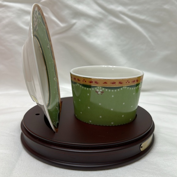 Avon Mrs Albee tea cup and saucer - Picture 4 of 12